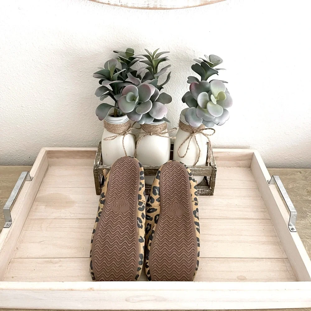 Monkey Feet Cheetah W/ Strap - Picture 4 of 4